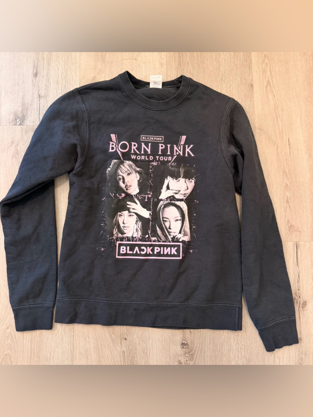 🌸 BLACKPINK [BORN PINK] World Tour Portrait Crewneck 🌸 Size Small